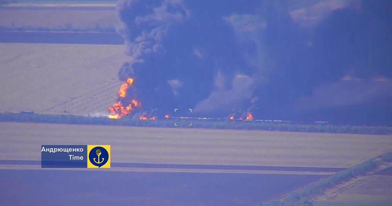 Біля окупованого Токмака підірвали російський потяг із пальним (ФОТО, ВІДЕО)