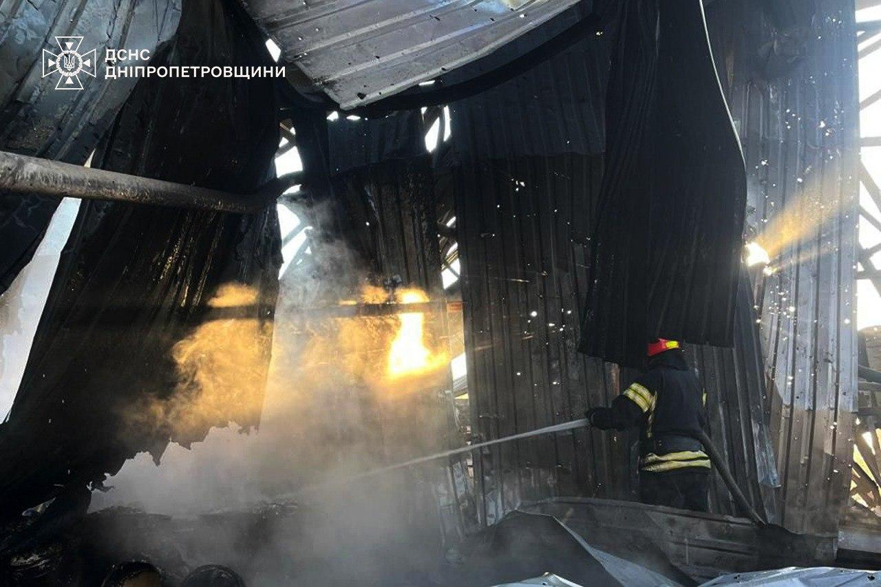 Дніпропетровщина: росіяни обстріляли 2 райони, понівечені підприємства та газогін