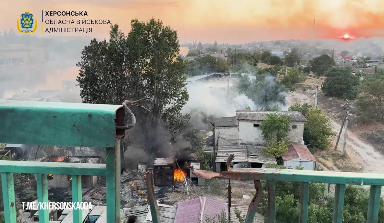 Жителів мікрорайону Корабел у Херсоні просять евакуюватися після руйнування росіянами мосту (ВІДЕО)