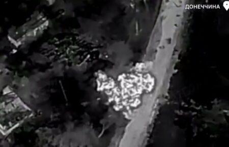 Прикордонники знищили на Донеччині колону окупантів з мотоциклами, вантажівками та гаубицею (ВІДЕО)