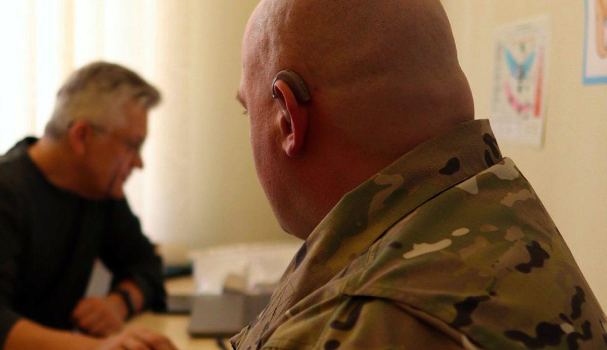 Як військовим безоплатно допомагають відновлювати слух