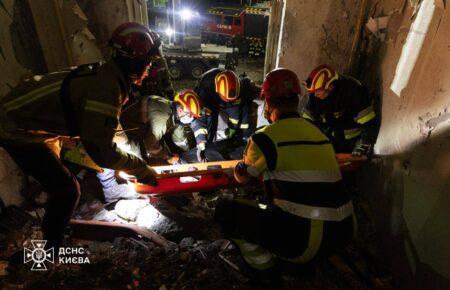 З-під завалів зруйнованої дев’ятиповерхівки у Святошинському районі Києва дістали тіло загиблого чоловіка — ДСНС