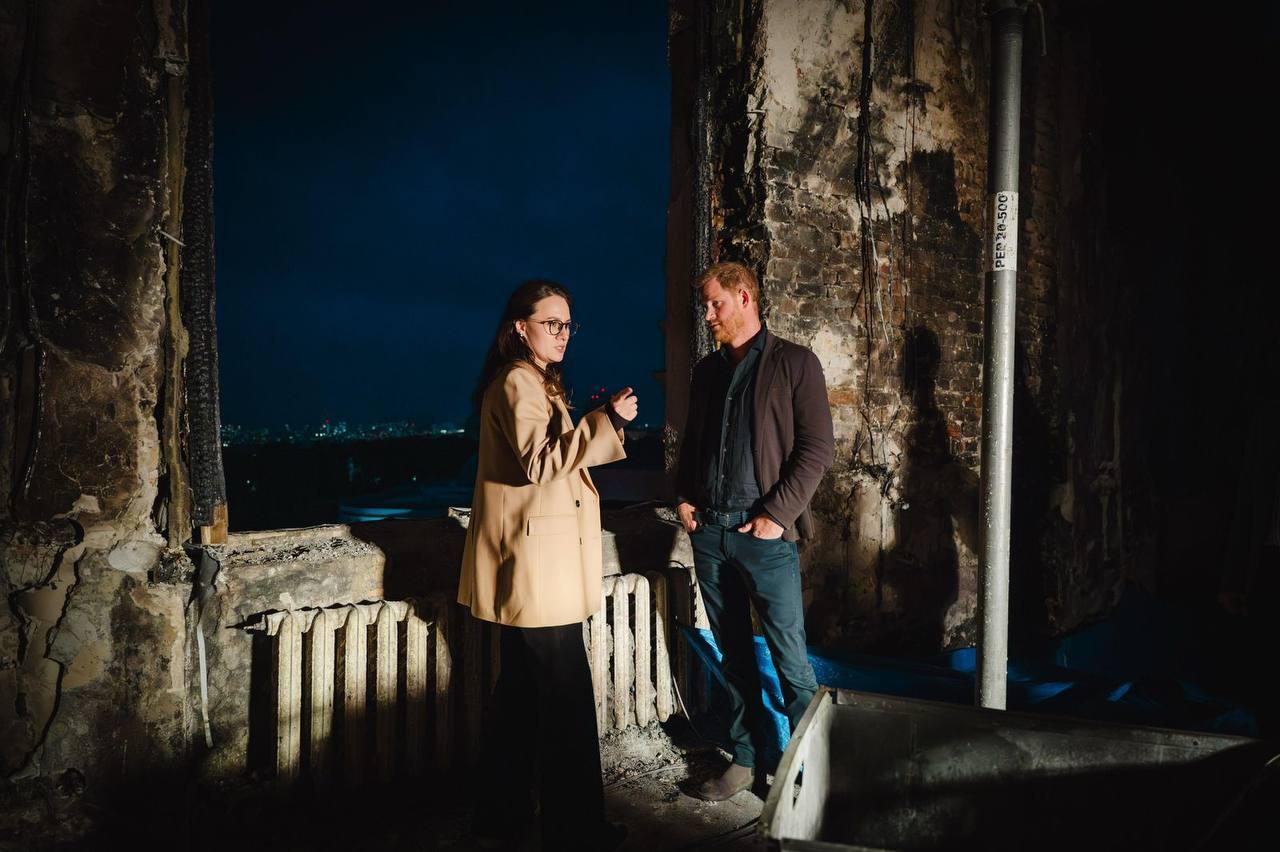 «Показала наслідки влучання російського «Іскандера» в будівлю Уряду»: премʼєр-міністерка Свириденко зустрілася з принцем Гаррі