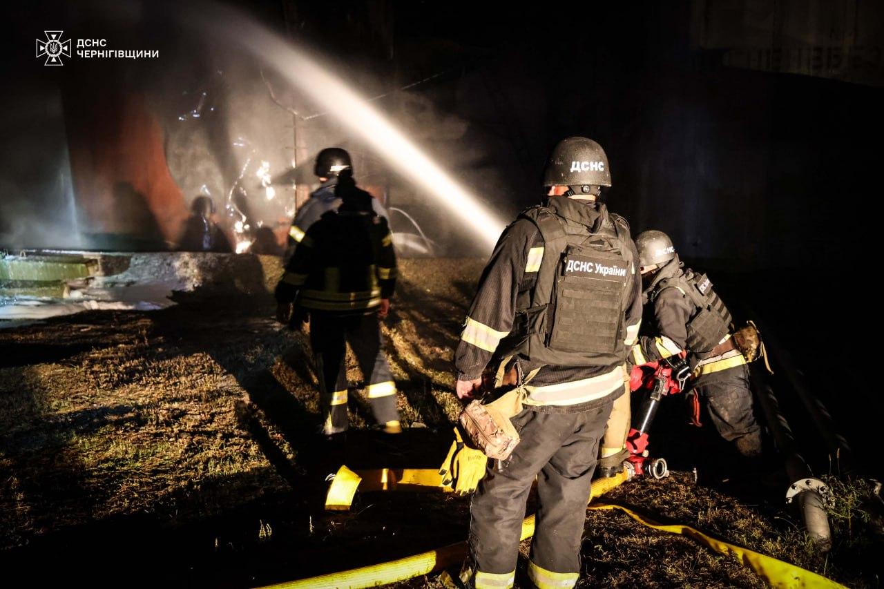 Окупанти вкотре вдарили по рятувальниках на Чернігівщині: є поранені