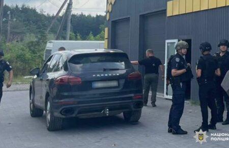 В офісі автосервісу біля Львова посеред дня застрелили двох працівників (ОНОВЛЕНО)