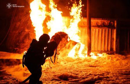 На Чернігівщині окупанти обстріляли рятувальників, які гасили пожежу від удару БпЛА