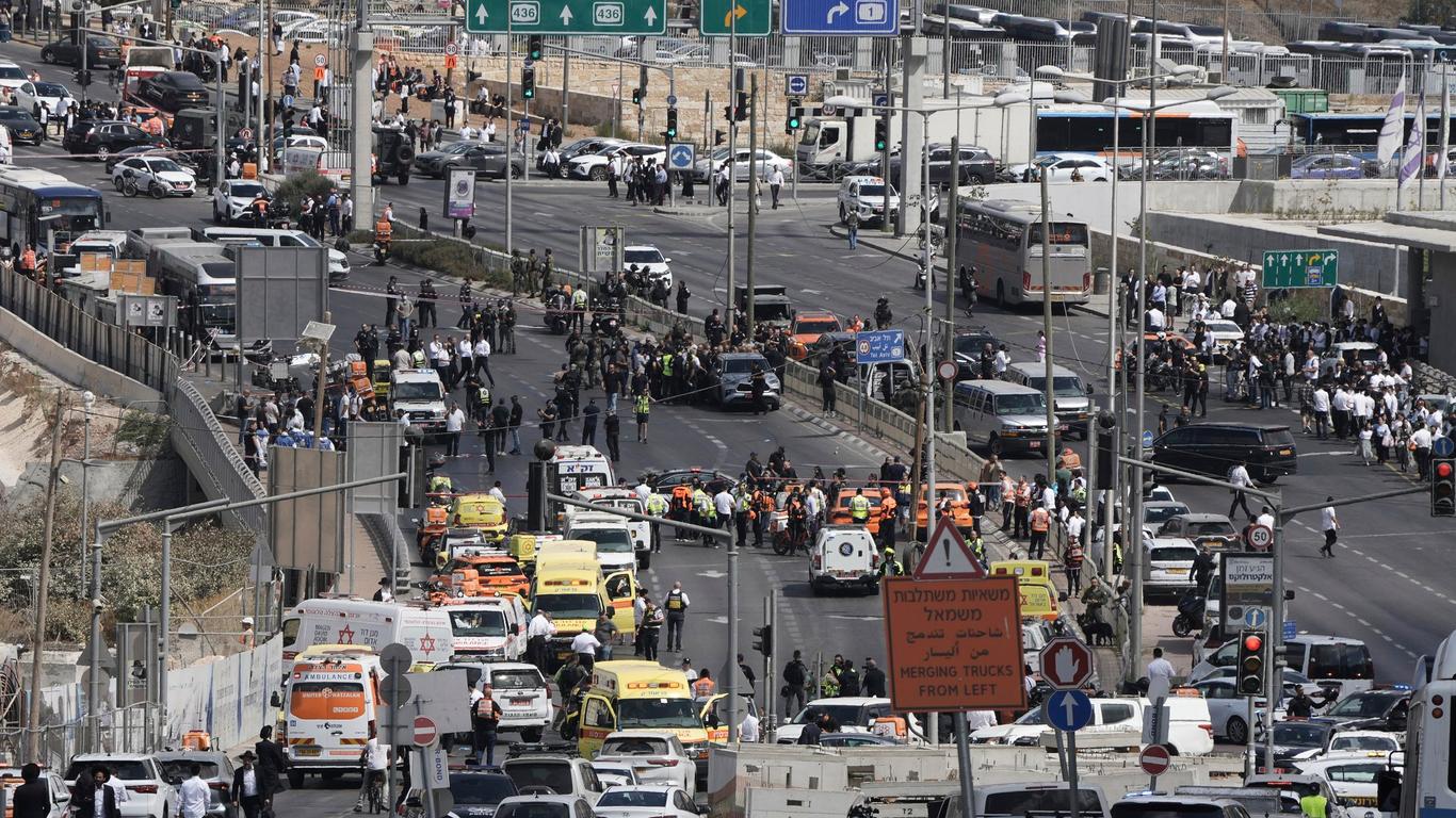 Теракт у Єрусалимі: двоє нападників відкрили стрілянину в автобусі, вбили шістьох людей (ОНОВЛЕНО)