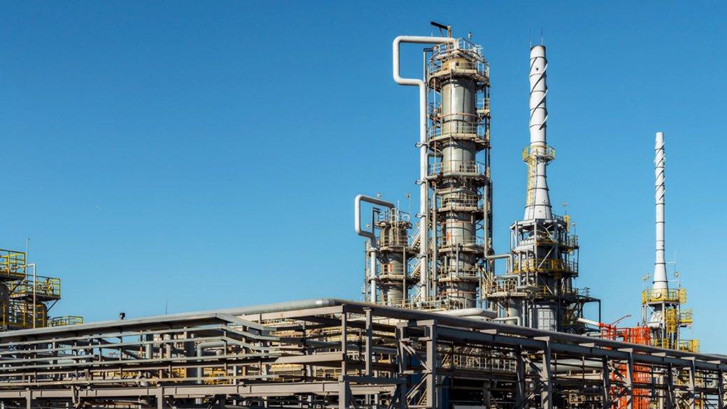 Україна знищила головну установку первинної переробки нафти на Ільському НПЗ у Росії