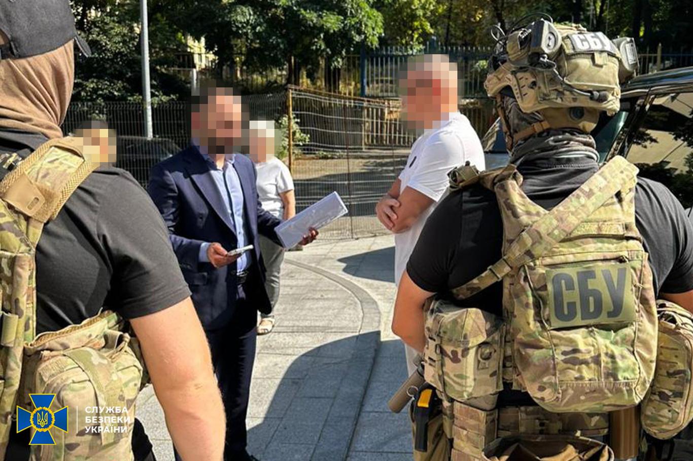 «Створив «конвертцентр» з тіньовим обігом у 1,5 млрд гривень»: СБУ затримала у Києві колишнього топподатківця