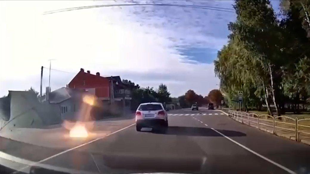 Росіяни з БпЛА скинули невідомі вибухові речовини на одну з центральних вулиць Ніжина