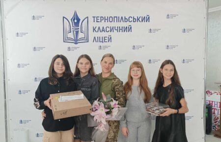 Тернопільська школярка за донати купила Starlink для своєї вчительки, яка пішла до ЗСУ