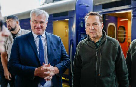 До Києва прибув міністр закордонних справ Польщі Сікорський