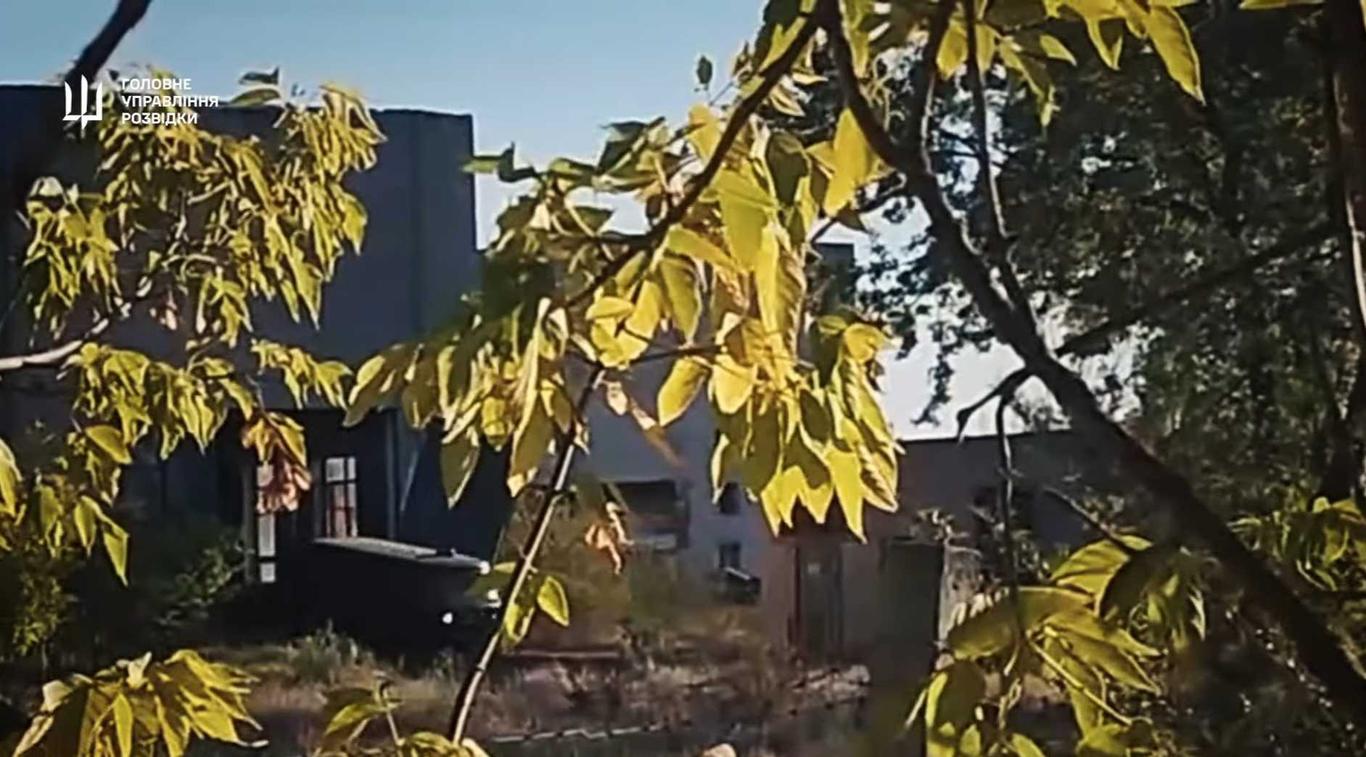 ГУР підірвало «буханку» з російськими операторами дронів у Мелітополі — четверо окупантів загинули (ВІДЕО)