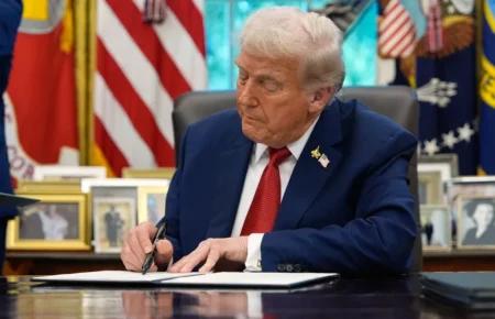 Трамп заявив, що зараз не розглядає передачу Україні ракет Tomahawk