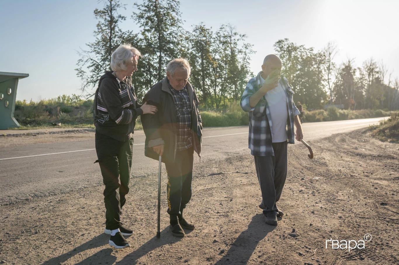 Евакуація з Куп’янщини стала небезпечною, а батьки професійно переховують дітей: подробиці від волонтера