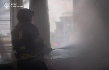 Росіяни знову атакували площу Незалежності в Сумах, де розташована будівля Сумської ОВА (ФОТО)