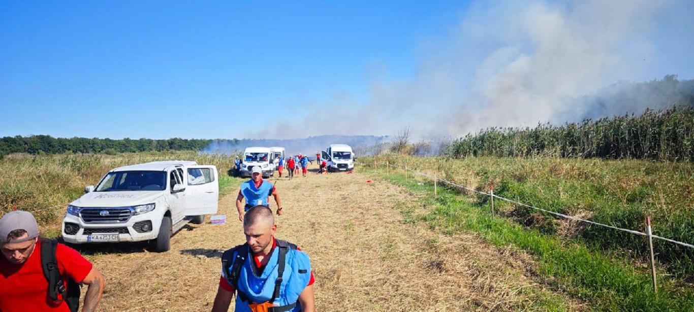 Росіяни вдарили балістикою по працівниках місії з розмінування в Чернігові
