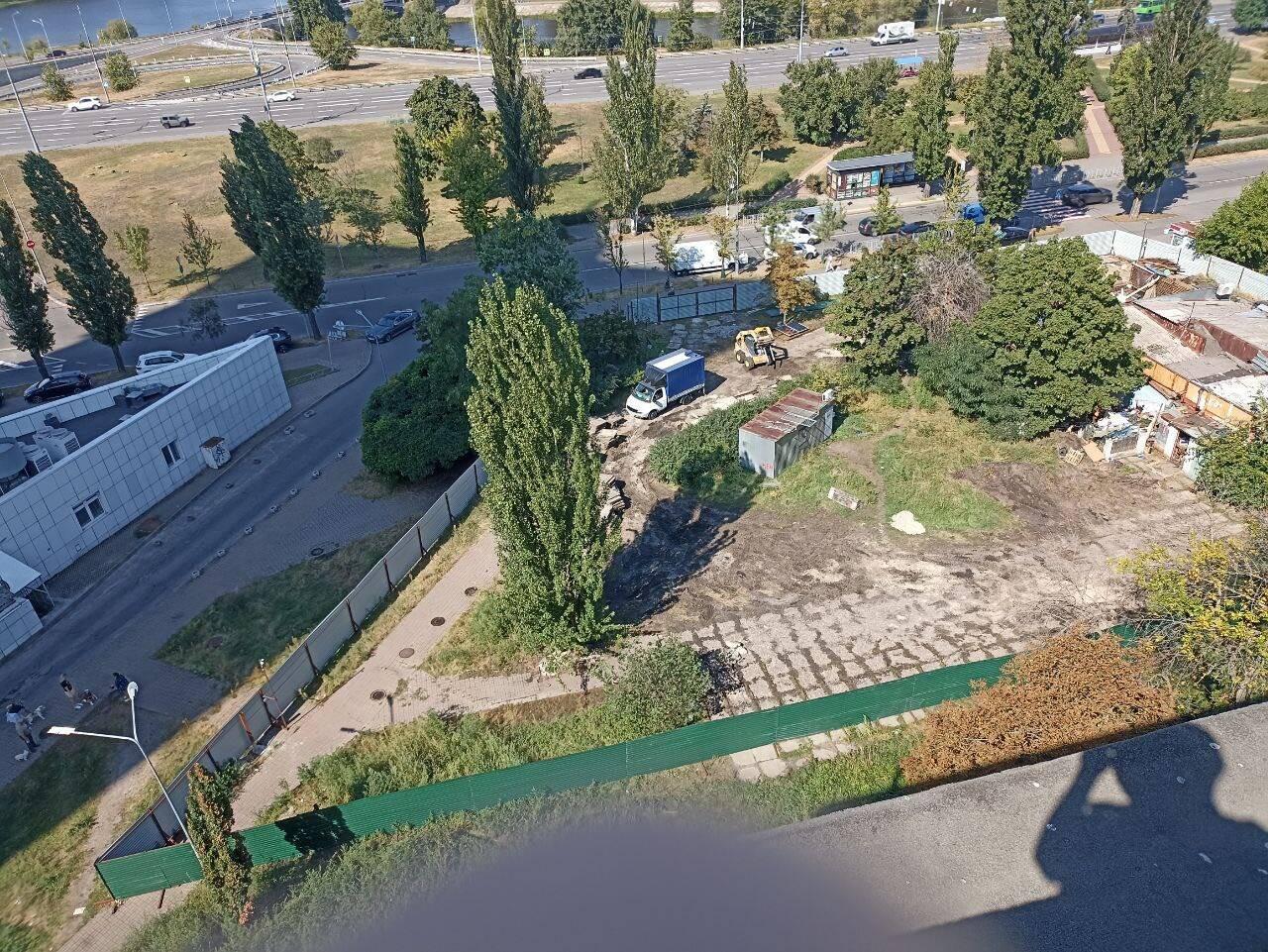 Сквер імені Тичини на Березняках у Києві хочуть забудувати: чому проти цього виступає громадськість