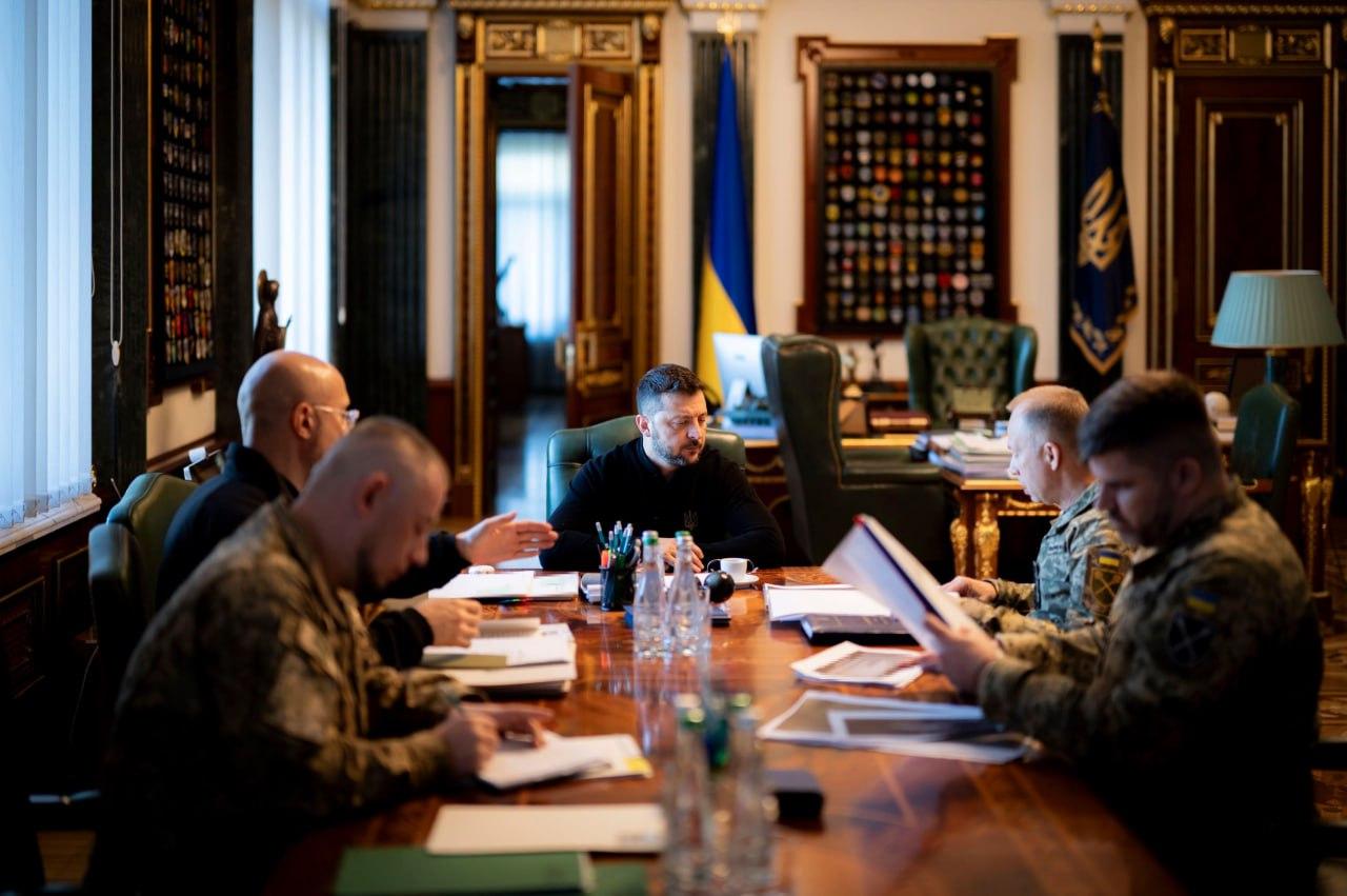 З Угорщини в Україну залетіли дрони: Зеленський оприлюднив подробиці