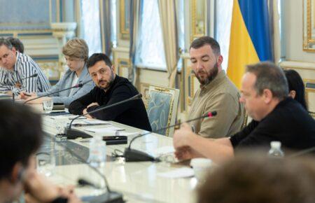 Наступний тиждень буде дуже важким, — Зеленський на зустрічі з депутатами «Слуги народу»