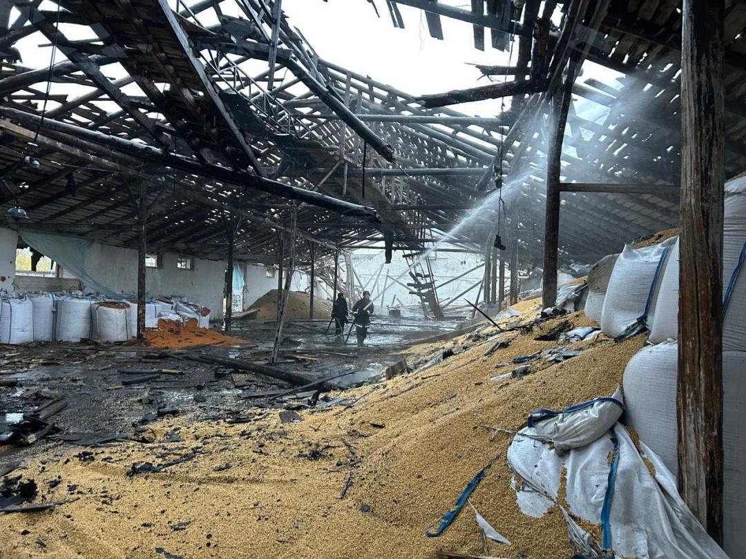 Окупанти влучили по зерносховищу на Чернігівщині