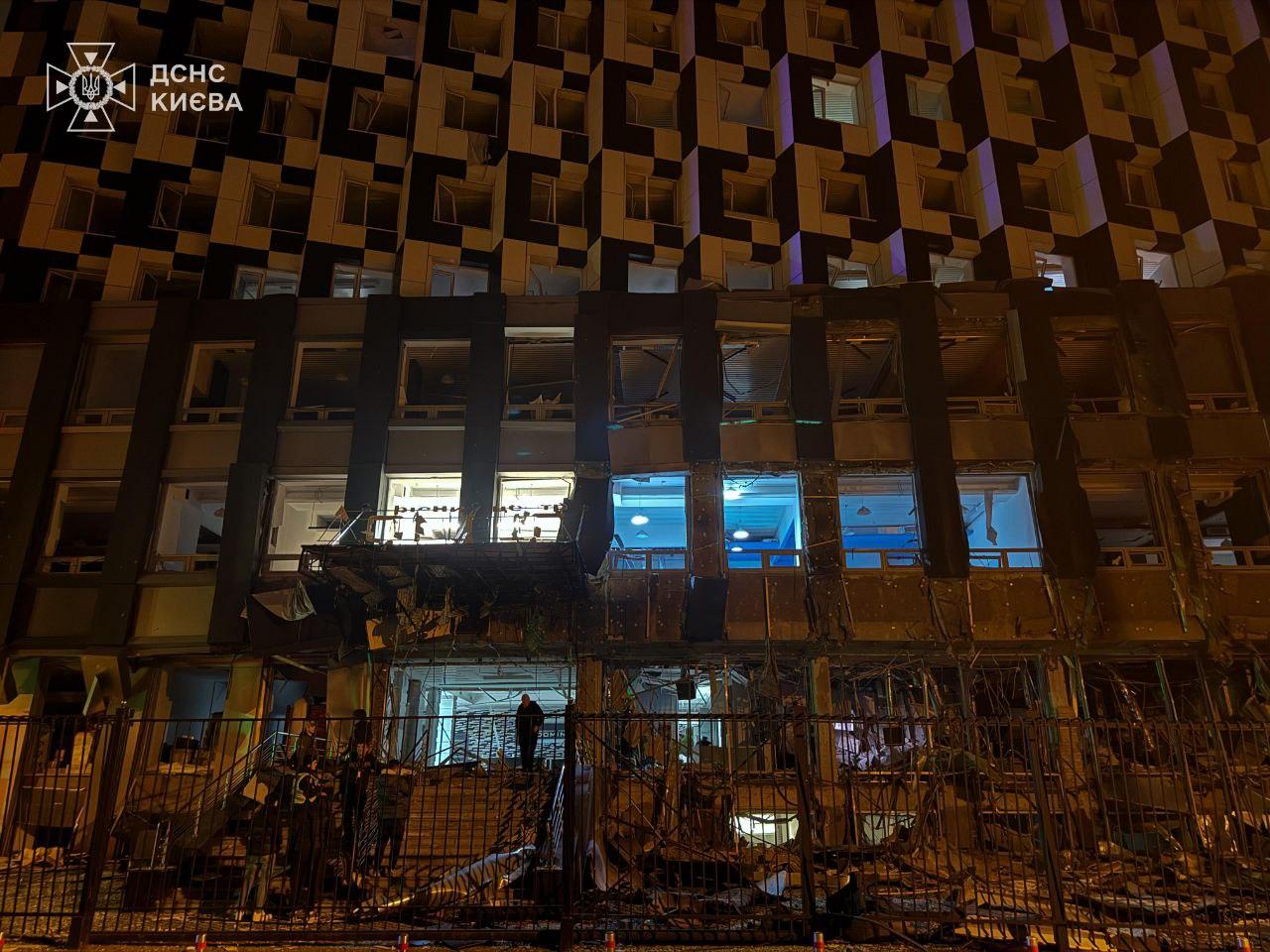 7 людей травмовані внаслідок нічної атаки на Київ: речник ДСНС розповів про наслідки ударів