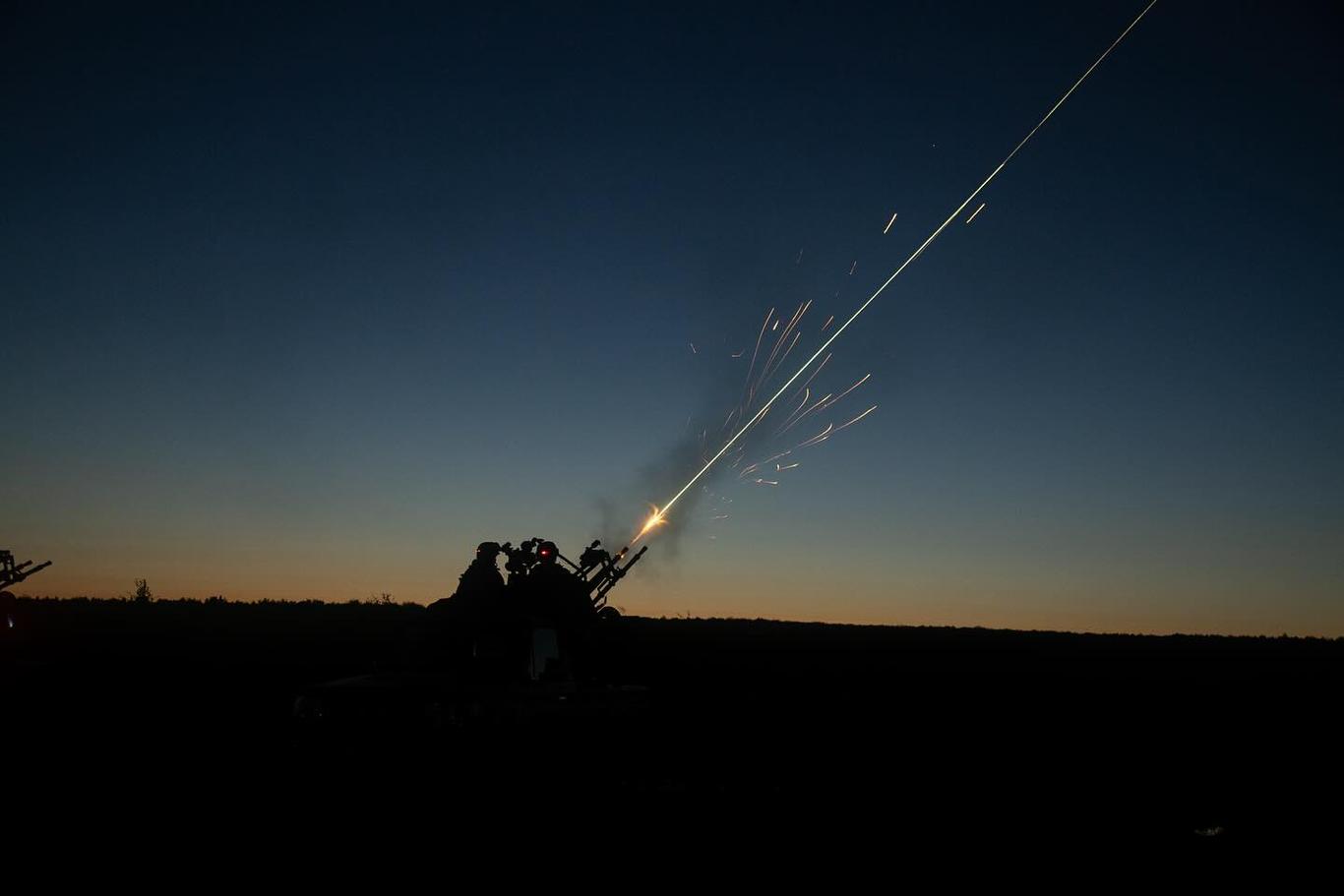 Росіяни атакували Україну двома балістичними ракетами та 122 дронами — Повітряні сили