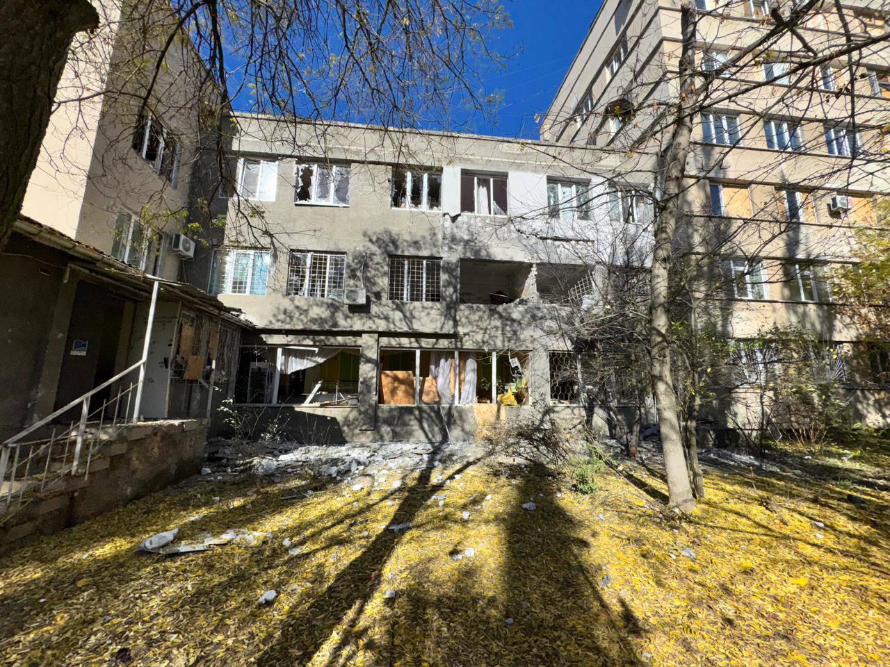 В момент обстрілу багато дітей проходили медичні обстеження — деталі удару по дитячій лікарні в Херсоні
