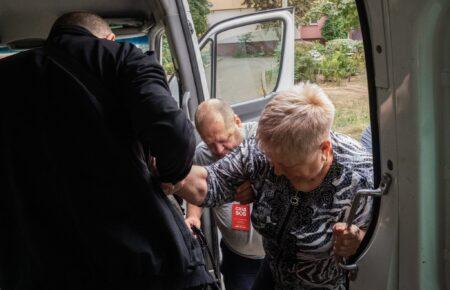 «Міжнародні фонди їздять у Дніпрі на броньованих автівках, а ми на евакуацію — на звичайних», — волонтер БФ «Схід SOS»