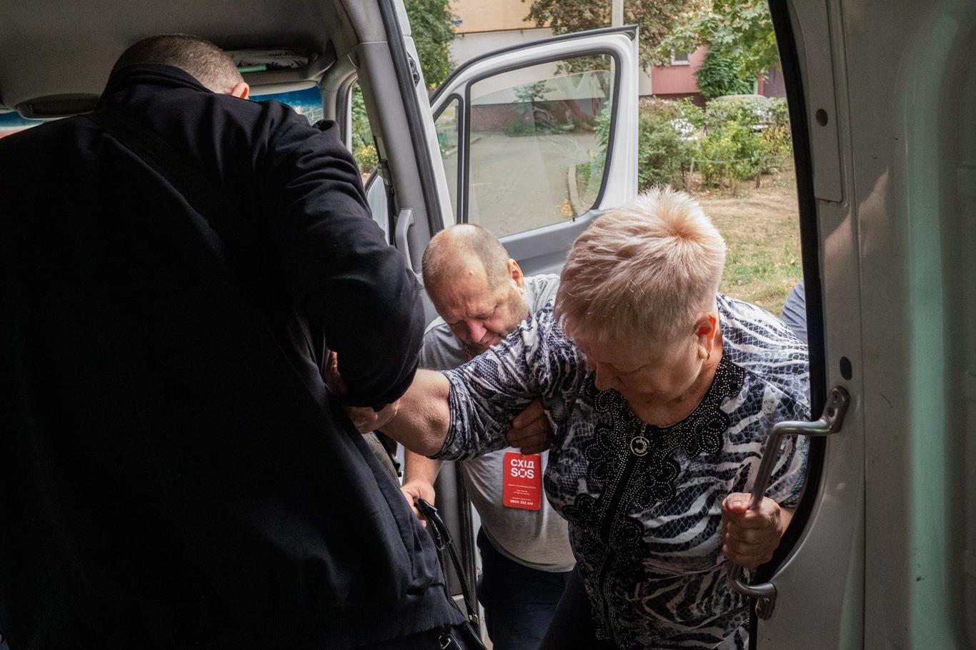 «Міжнародні фонди їздять у Дніпрі на броньованих автівках, а ми на евакуацію — на звичайних», — волонтер БФ «Схід SOS»