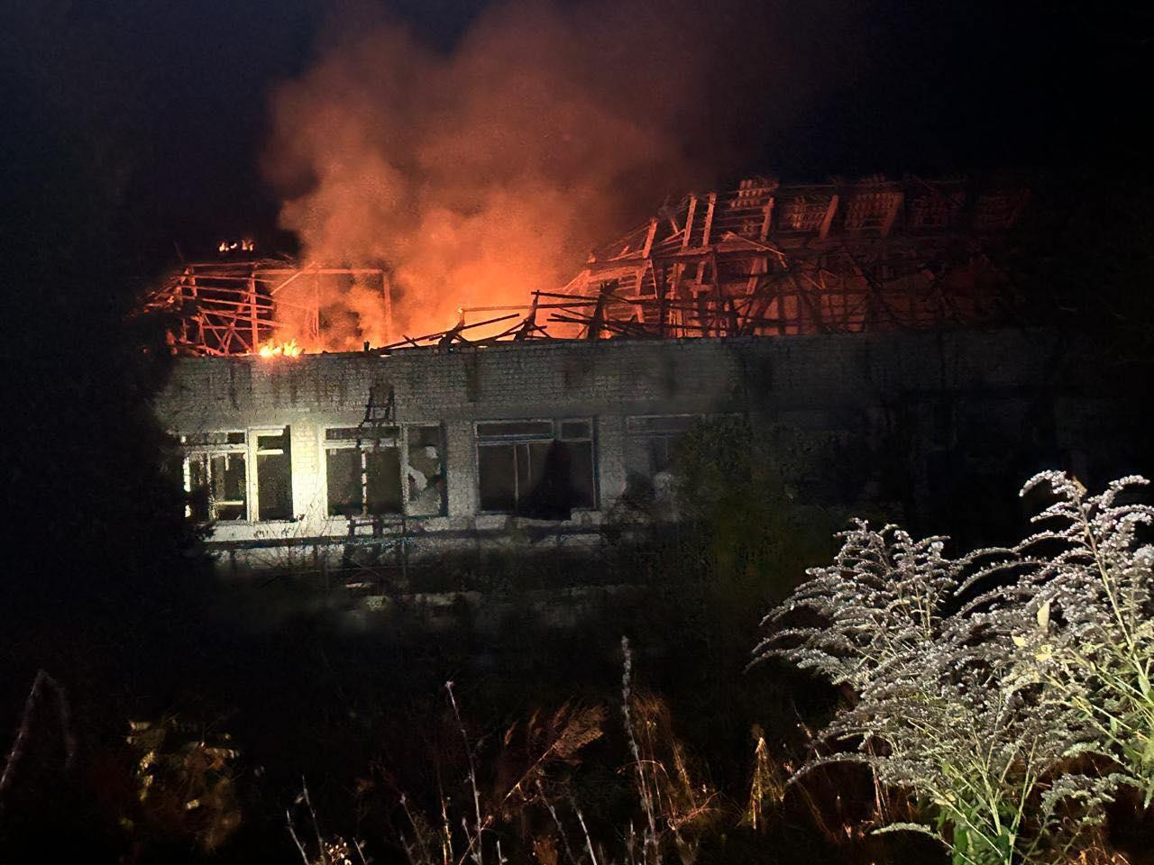 Окупанти атакували непрацюючу базу відпочинку в Новгороді-Сіверському: раніше вона мала російських власників