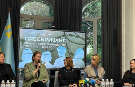 У Криму — понад 200 політвʼязнів та понад 1500 «справ», усе більше переслідують жінок