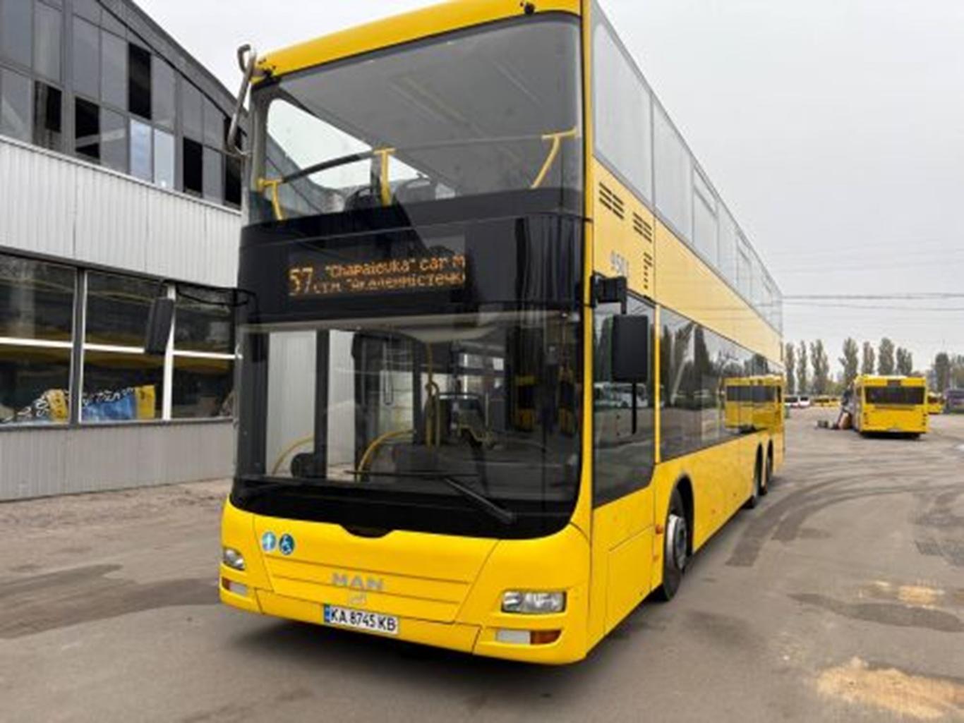 У Києві вперше в історії запускають двоповерховий міський автобус (ФОТО)