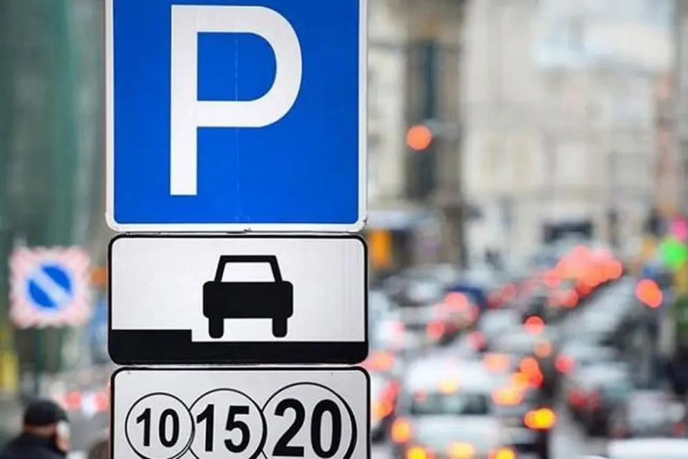 Львів’янам почали надсилати в «Дію» штрафи за неправильне паркування: щодня надсилають до 400 штрафів