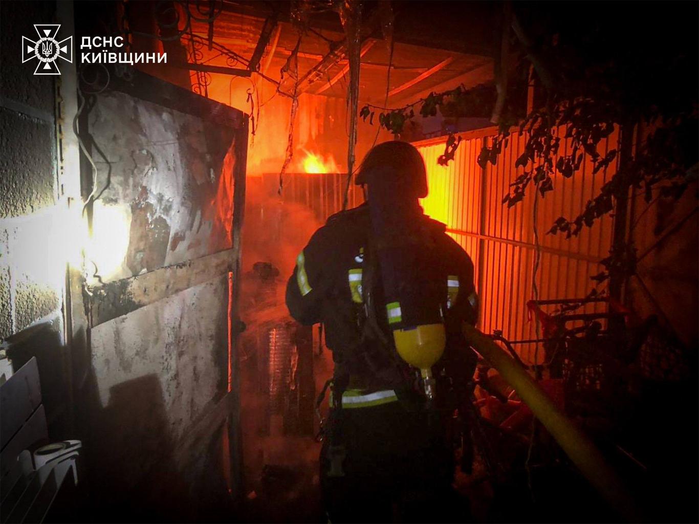 Чоловік з двома дітьми загинув у пожежі на Київщині