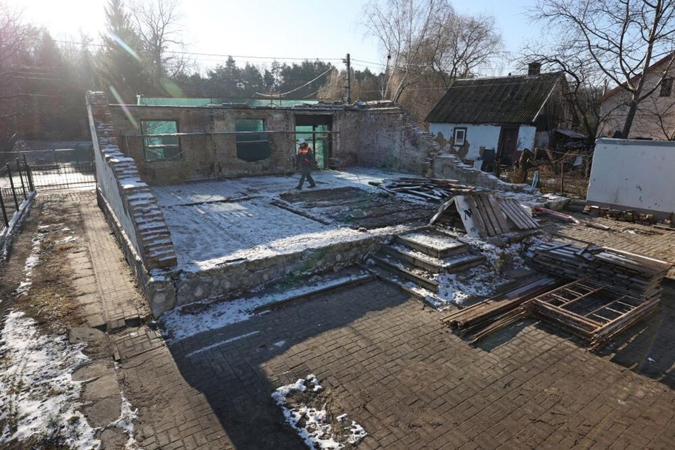 Боксер Олександр Усик долучився до відновлення зруйнованого росіянами музею Шухевича у Львові