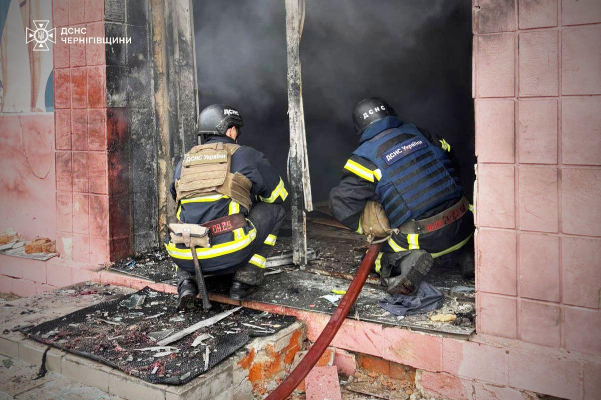 Окупанти вдарили по магазину на Чернігівщині — загинув чоловік (ФОТО)