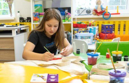 Побудувати позитивну життєву перспективу. Як Центри життєстійкості допомагають підліткам під час війни