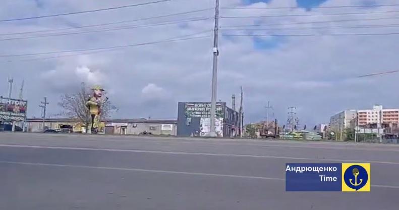 У Маріуполі облаштували нову базу для перекидання техніки та окупантів