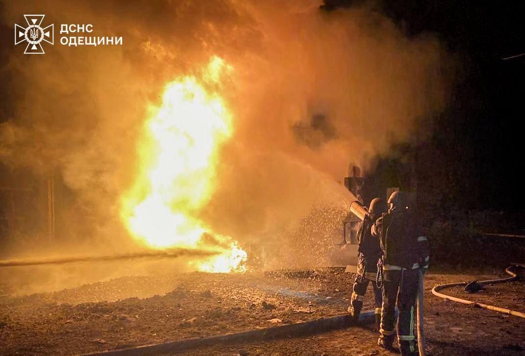 Уночі окупанти масовано атакували Одещину: постраждала людина