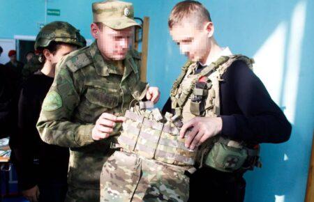 У Генічеську окупанти змушують школярів святкувати «день призовника росгвардії» — «Жовта стрічка»