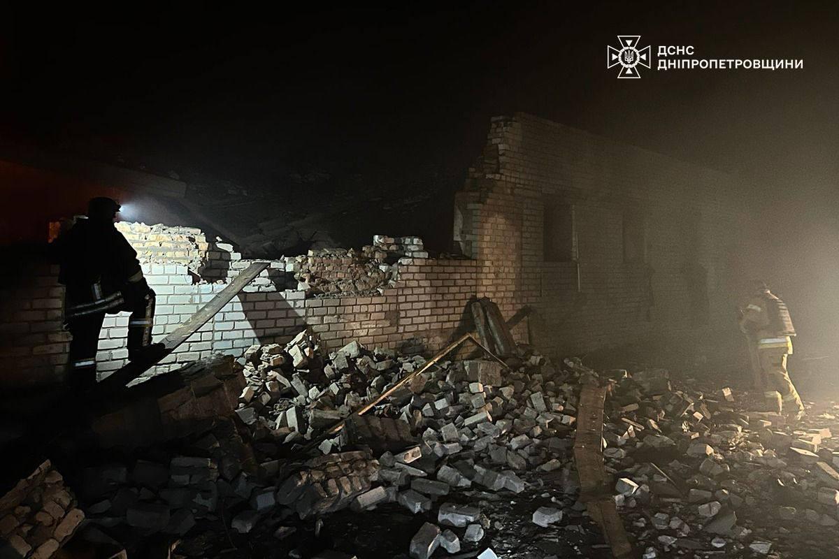 Увечері та вночі окупанти атакували Дніпропетровщину: є постраждалі