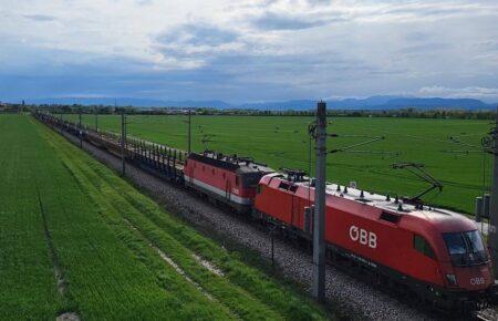 Проти підняття тарифів на вантажні перевезення «Укрзалізниці» виступають дві олігархічні родини, — Лещенко