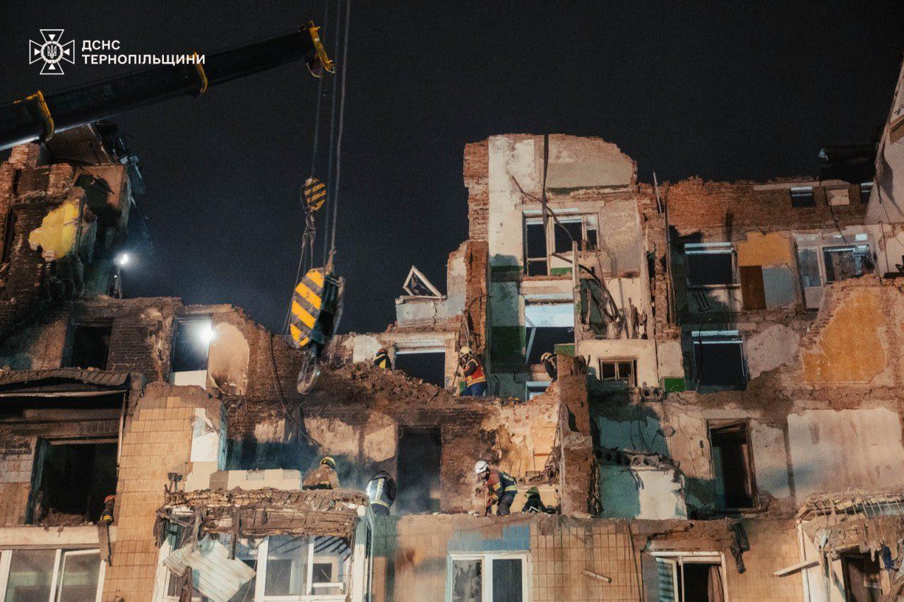 Ракетний удар росіян по Тернополю 19 листопада: кількість загиблих зросла до 32 осіб