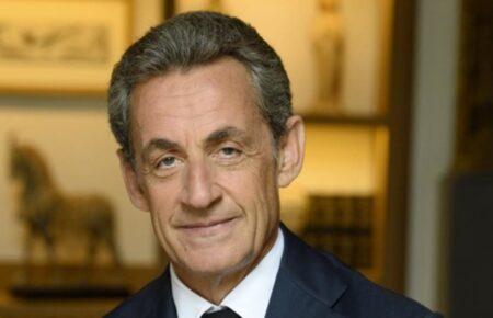 Експрезидента Франції Ніколя Саркозі достроково випустили з тюрми: він поскаржився, що в’язниця його виснажує