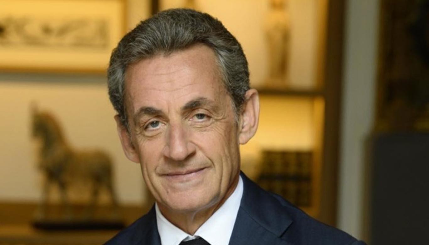 Експрезидента Франції Ніколя Саркозі достроково випустили з тюрми: він поскаржився, що в’язниця його виснажує