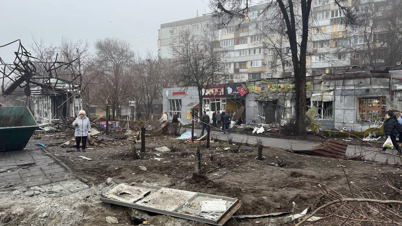 «Деякі будинки латають вже втретє», — журналістка про наслідки удару по Запоріжжю