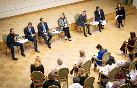 Яку фінансову допомогу зможуть отримати українці від держави: пояснили в Кабміні