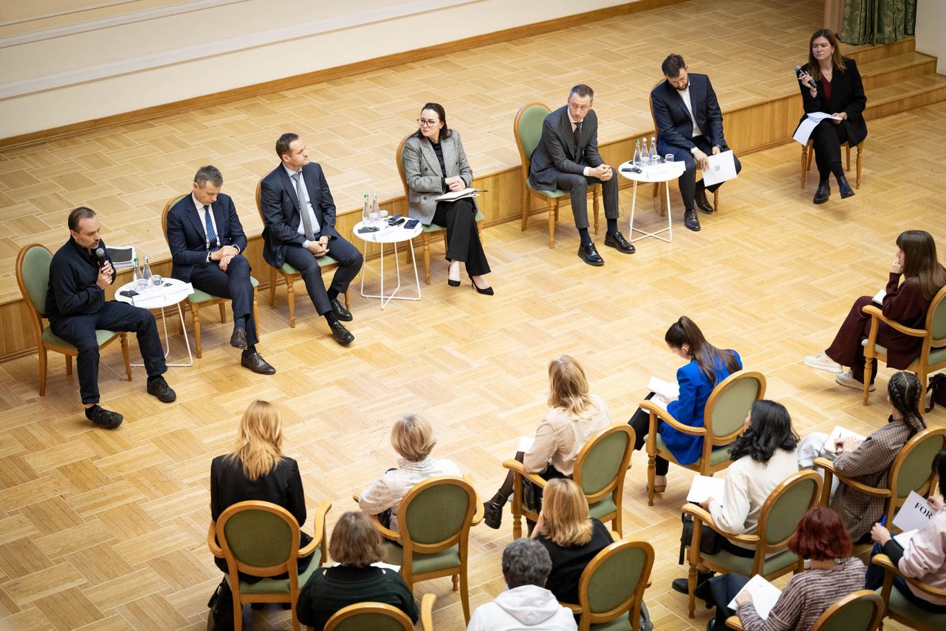 Яку фінансову допомогу зможуть отримати українці від держави: пояснили в Кабміні