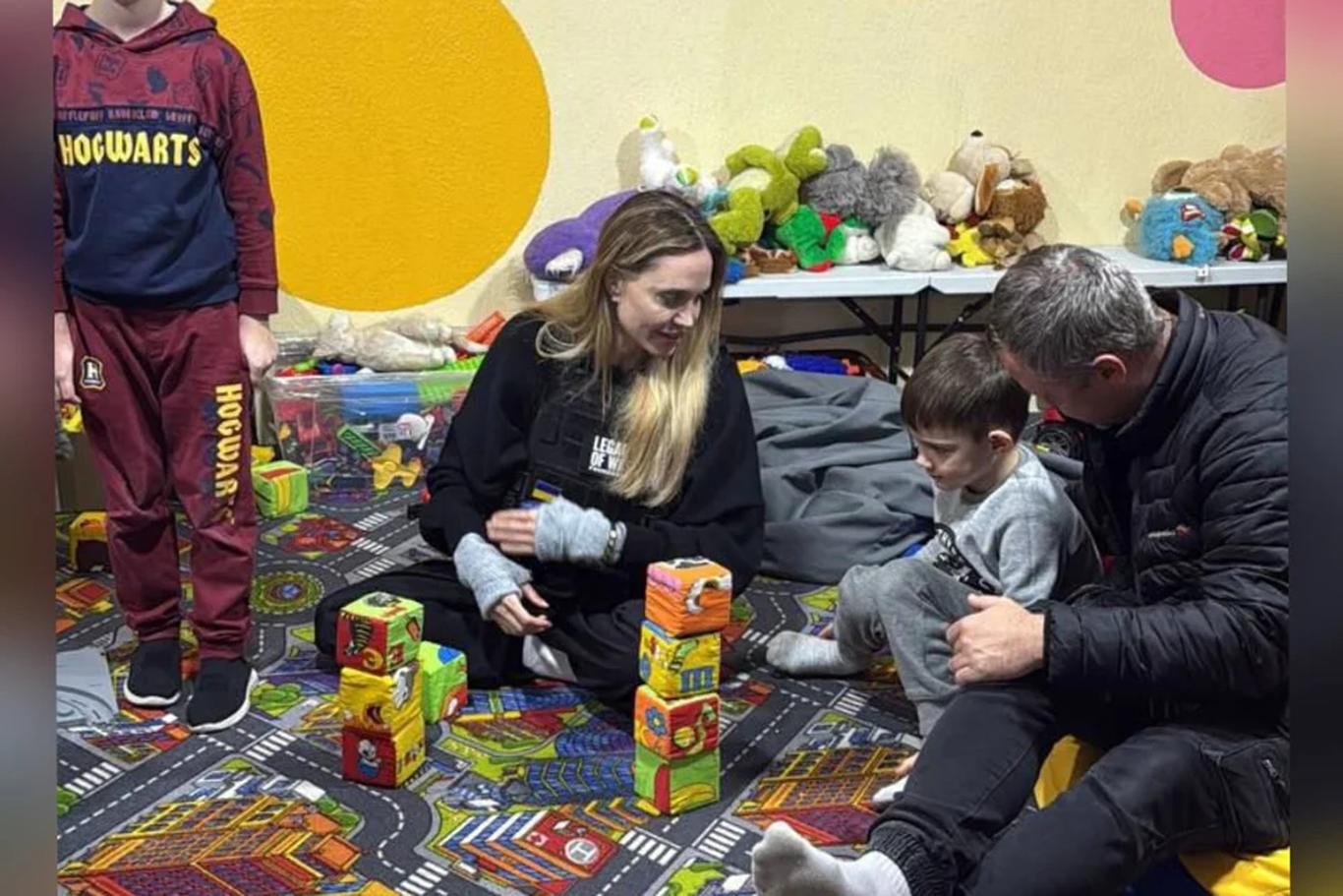 Голлівудська акторка Анджеліна Джолі відвідала Херсон